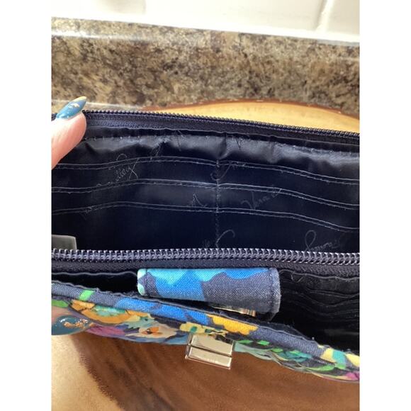 Vera Bradley Wallet/Coin Purse w/Medallion Turn Lock - Picture 5 of 11